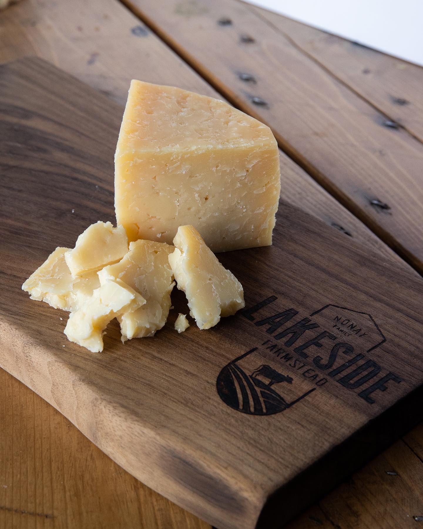 Alberta Made Medium Cheddar Cheese - 200 grams - Oonnie - Lakeside Dairy
